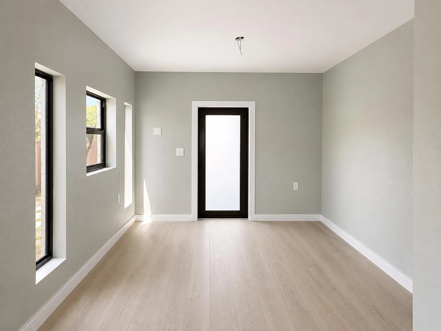 4 bed, 2.0 bath, 2000 sqft, $3,500 — Photo 2