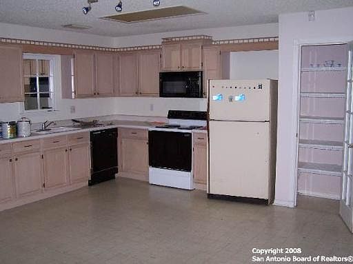 2nd image of 10931 HAMLEN PARK DR