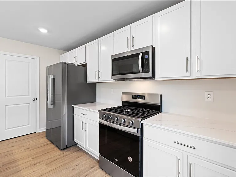 113 Malibu Dr — Photo 3