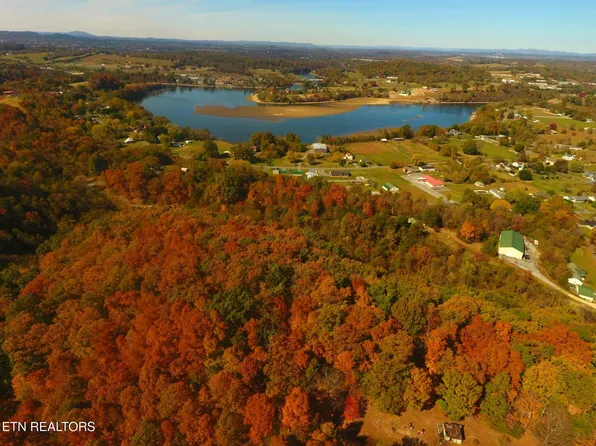 129 Lyons Dr, Johnson City, TN 37601