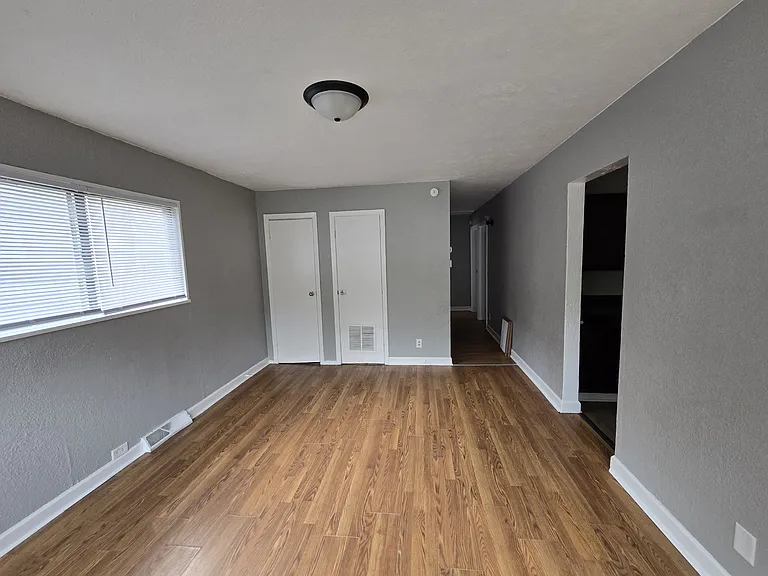 1010 Kinyon St — Photo 5