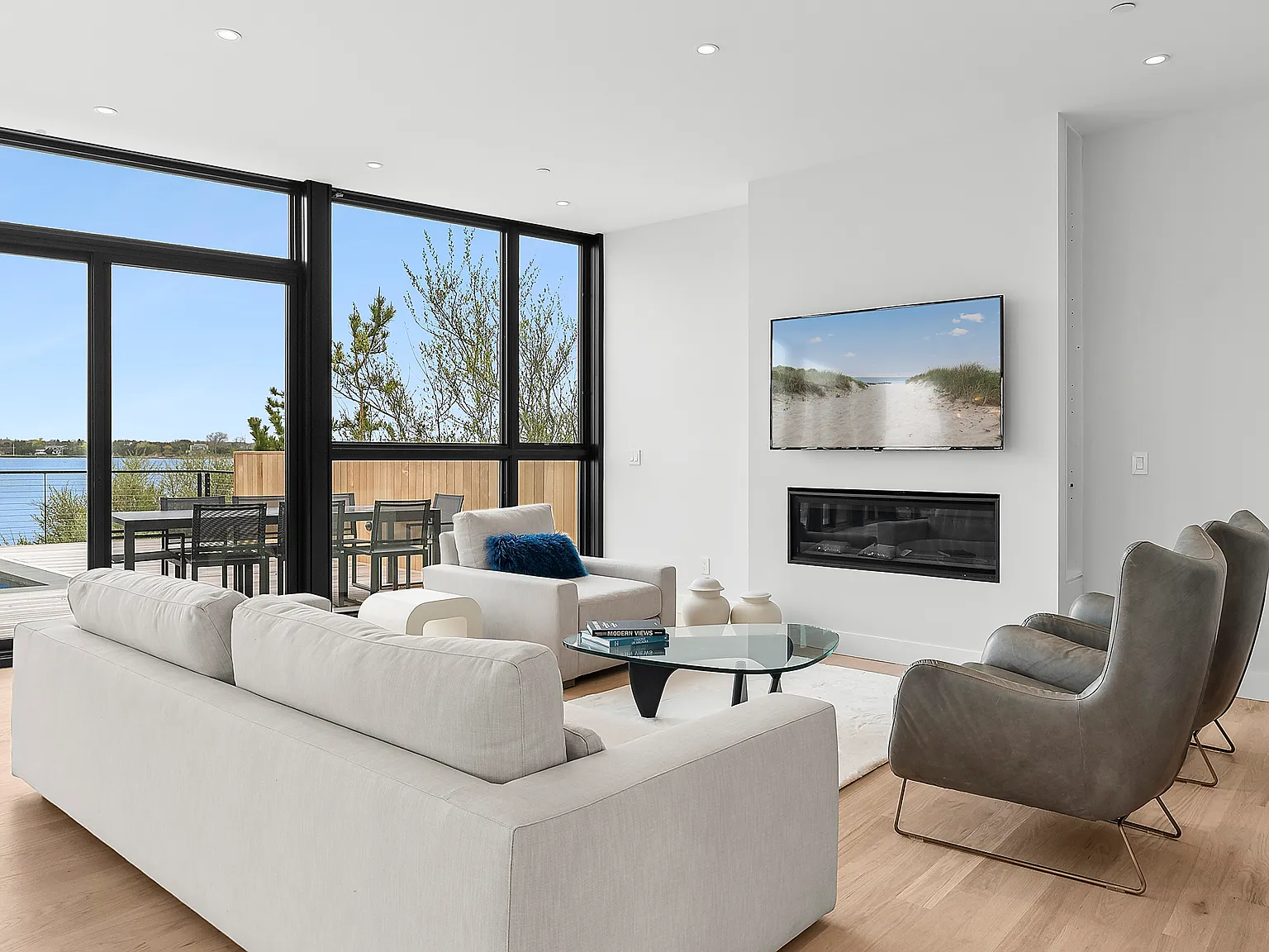 Westhampton Beach Modern Bayfront with Pool — Photo 4