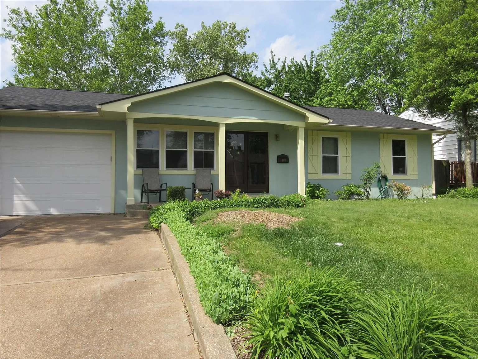 2500 Hawthorne Manor Dr photo 1
