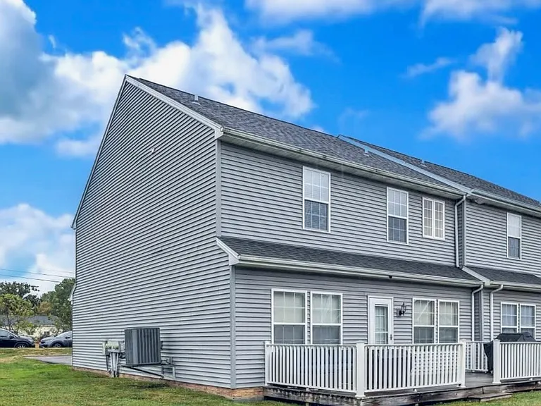 449 Country Club Dr — Photo 10