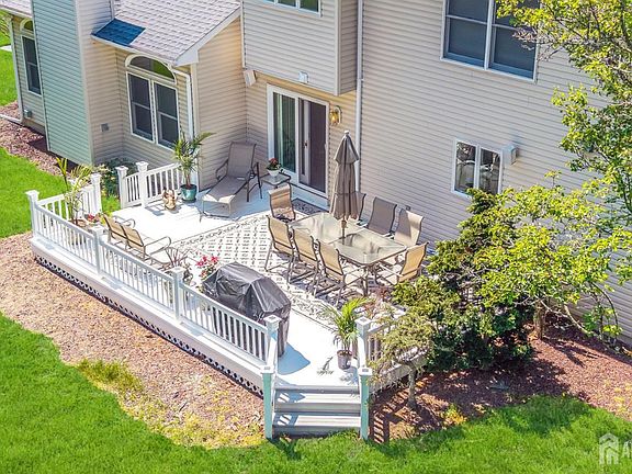 5th image of 7 Seaman Rd