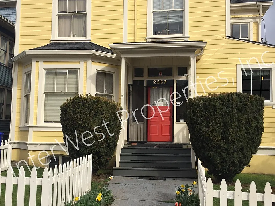 2257 NW Hoyt St #7