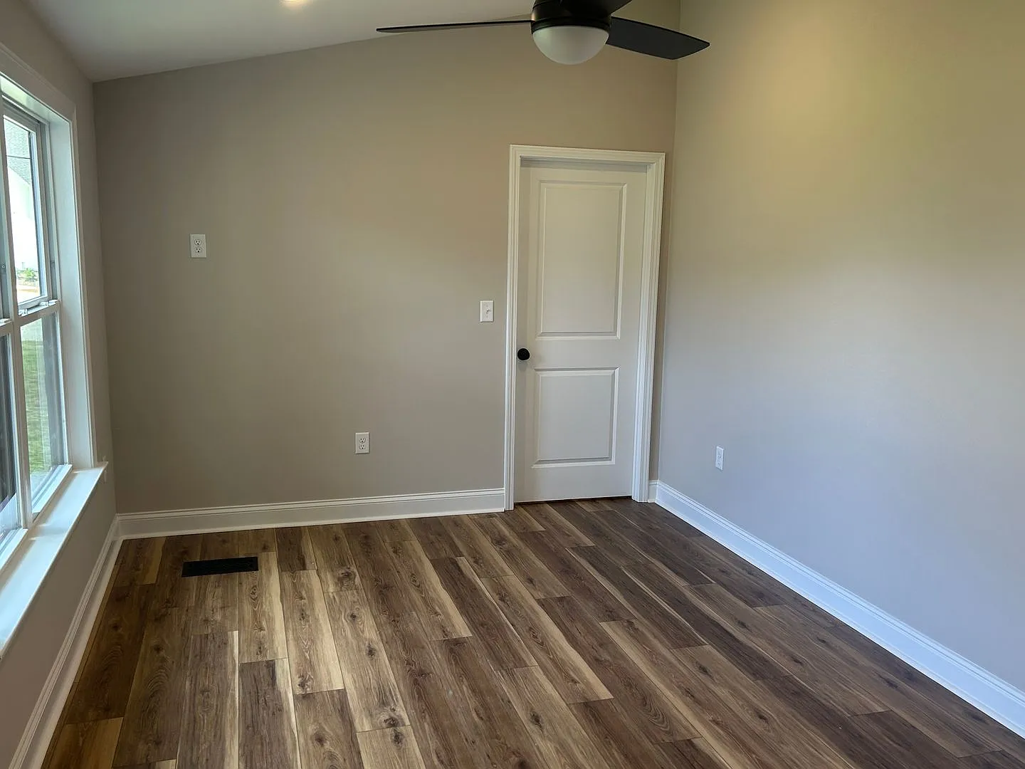 1215 Rogers Road — Photo 4