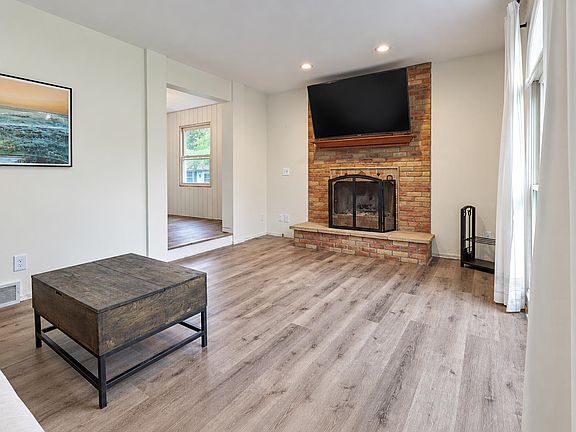 3rd image of 720 N 8th St