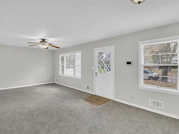 4th image of 10117 White Ave