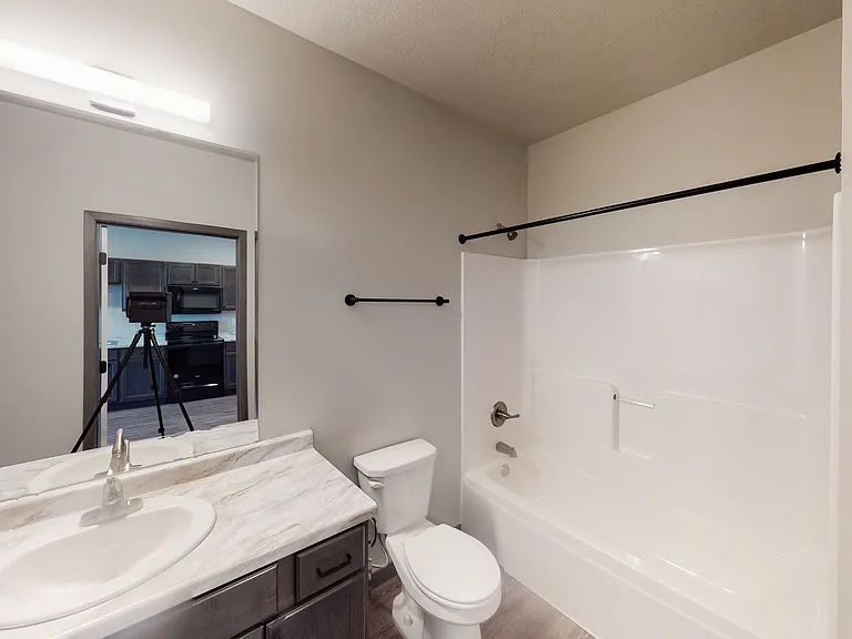5800 Sunnybrook Plz — Photo 24
