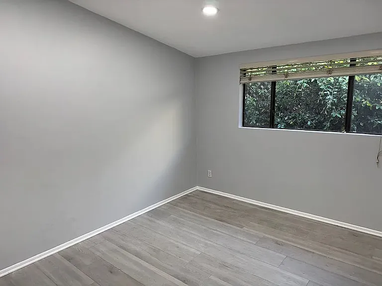 17249 Flanders St — Photo 22