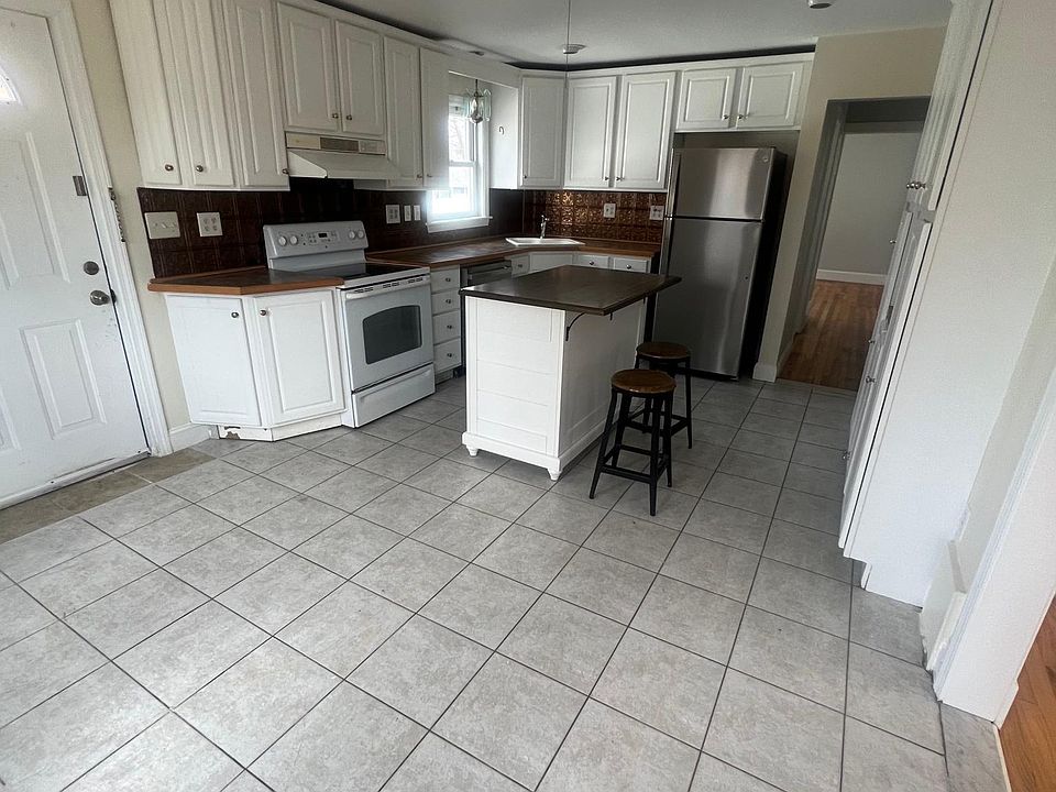 4 Garden Ter, Woburn, MA 01801 Zillow