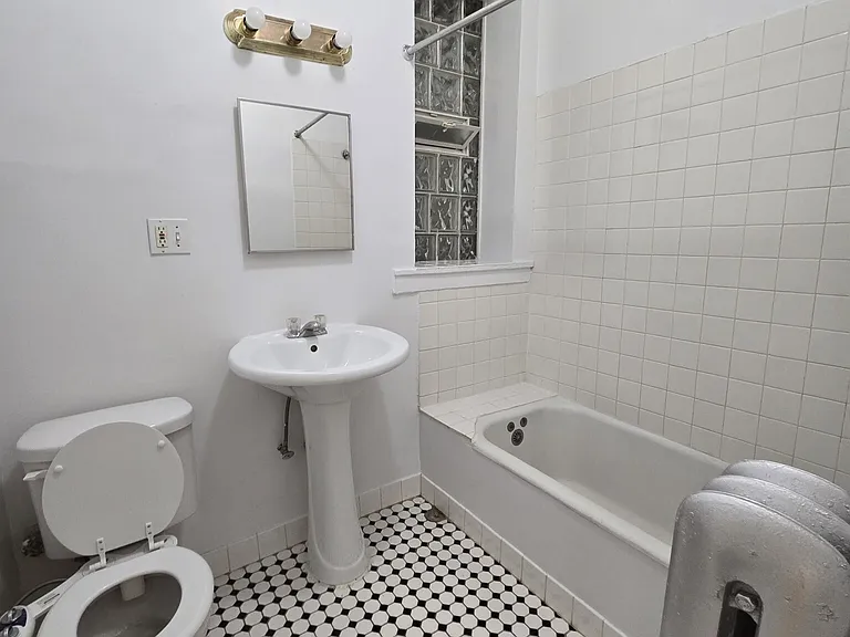 1370 W Estes Ave #3S — Photo 7