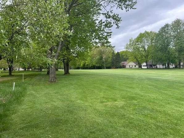 6805 Mayfair Dr #15, Stanwood, MI 49346