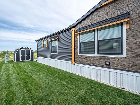 Exterior Image-1-Adventure 145 Meadows of Perrysburg