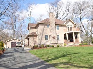 11 Cobb Rd, Mountain Lakes, NJ 07046