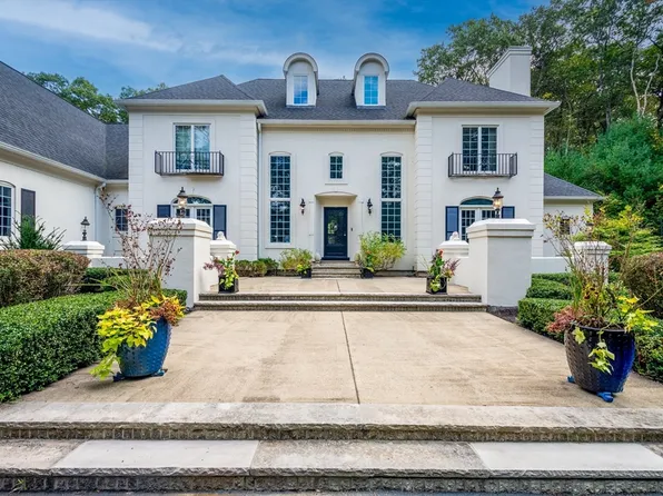 130 Centre St, Dover, MA 02030