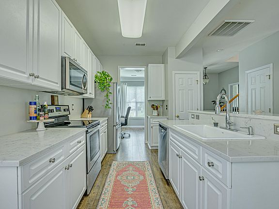 5th image of 1724 Alan Brooke Dr