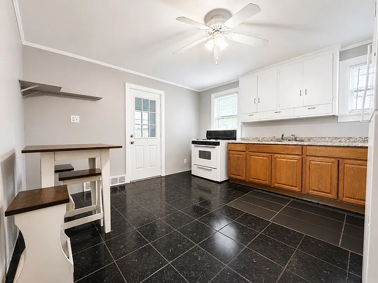 16 Highland Ave #1 — Photo 4