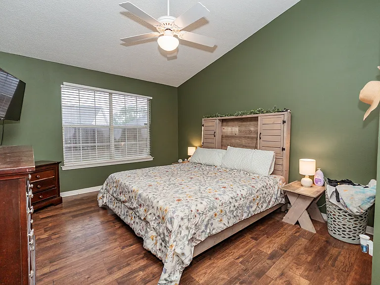 425 Whirlaway Ct — Photo 17