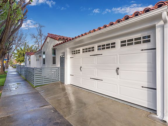 3rd image of 2615 W 43rd Pl