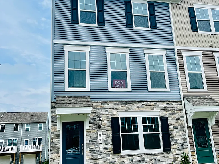 87 Anthem St — Photo 1