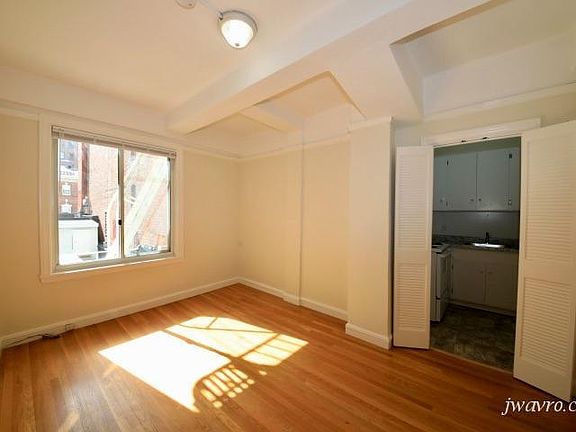 3rd image of 630 Mason St APT M-3