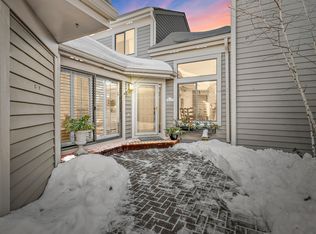 389 White Oak Ln, Barrington, IL 60010