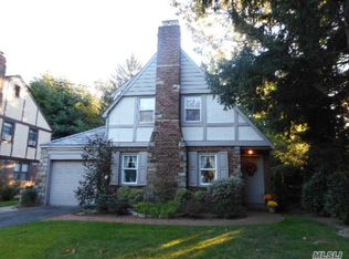 214 Kensington Rd, Lynbrook, NY 11563