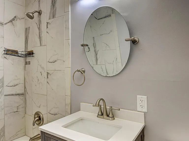 2206 Crawford St — Photo 17