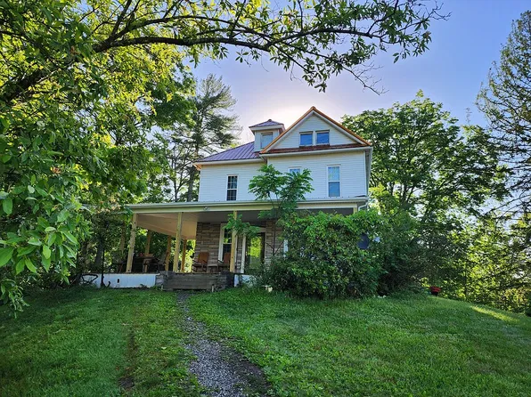 1616 Country Club Rd, Fairmont, WV 26554
