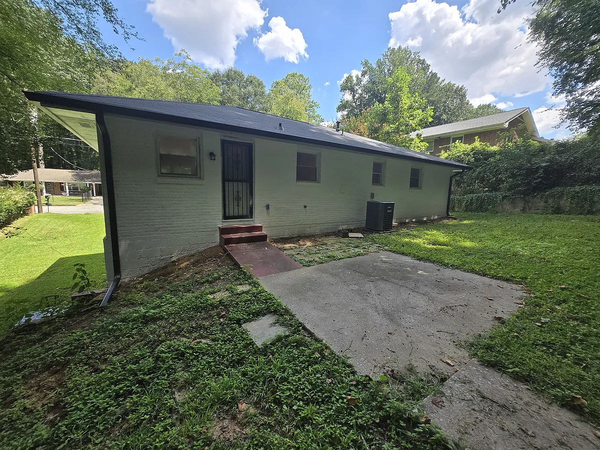 Building Photo - 2725 S Clark Dr