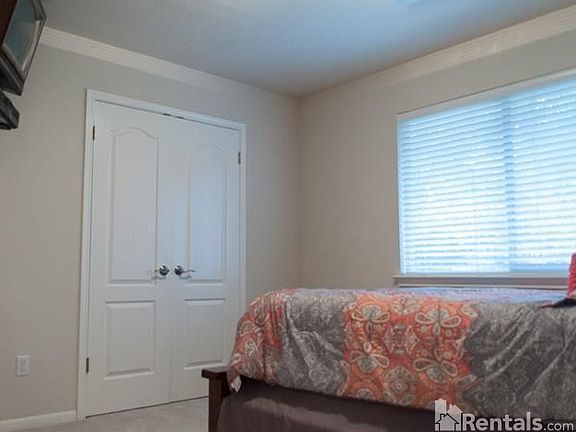 3rd image of 1812 Camas Dr