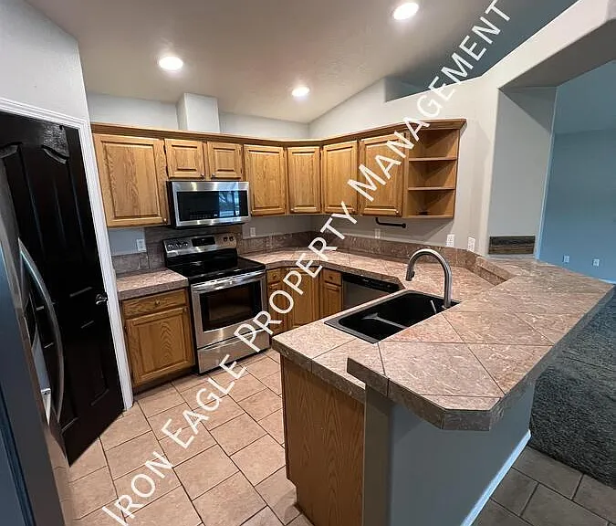 1451 E Beagle St — Photo 7
