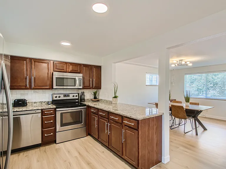 4672 Everett Ct — Photo 6