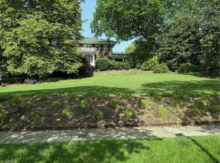 1601 N College Park Dr, Greensboro, NC 27403