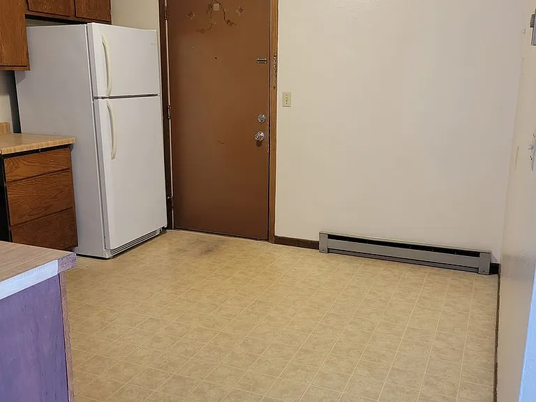 211 W Johnson St — Photo 5