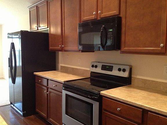 4th image of 430 W New England Dr