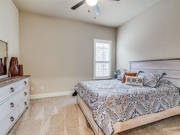 5th image of 105 Crestbrook Dr