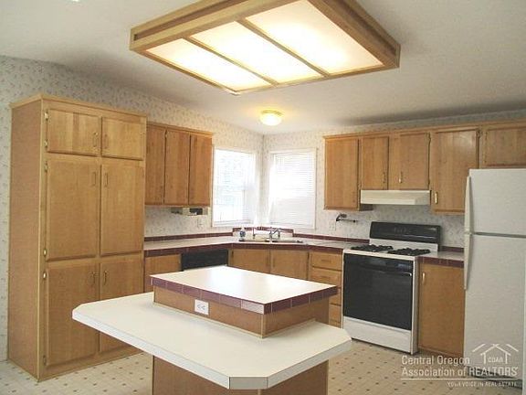 3rd image of 12360 Larchwood Dr