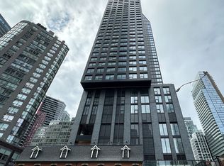8 Wellesley St W #3915-C01, Toronto, ON M4Y 1E7