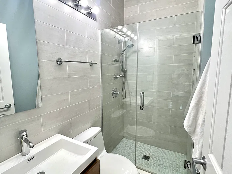 1217 N Hoyne Ave #G — Photo 6
