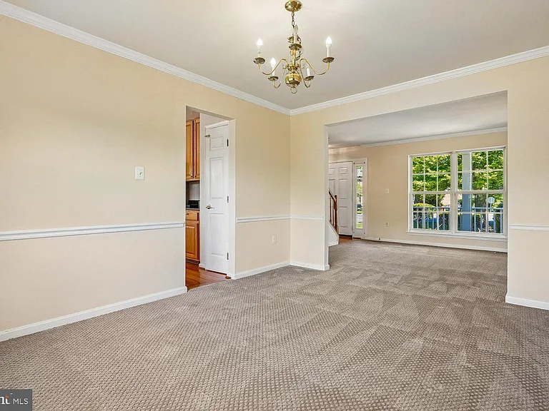14677 Cloverdale Rd — Photo 18