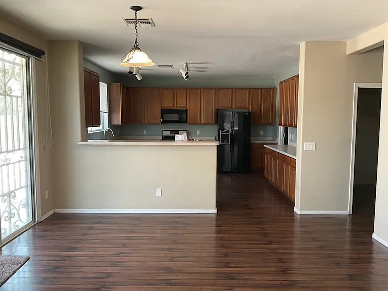 Kitchen and Breakfast area