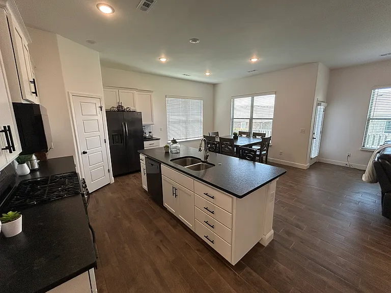 2040 Periwinkle Pl — Photo 7