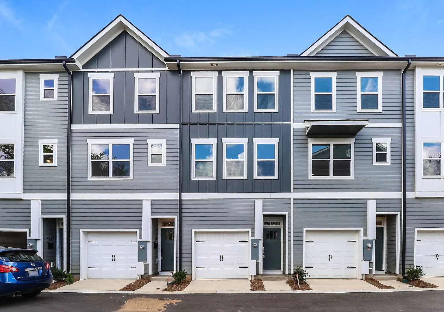 3-Bedroom, 3.5 Bath Townhome for Rent in Charlotte, NC | Attached Garage & Modern Kitchen — Photo 1