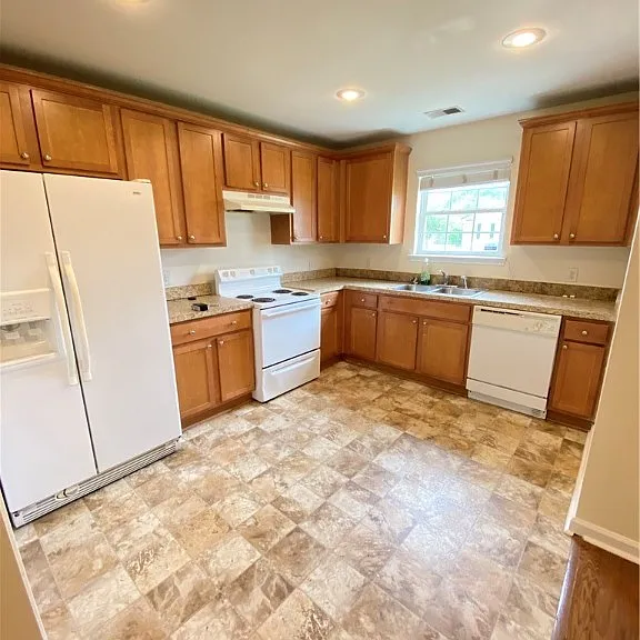 30 Twin Oaks Pl — Photo 3