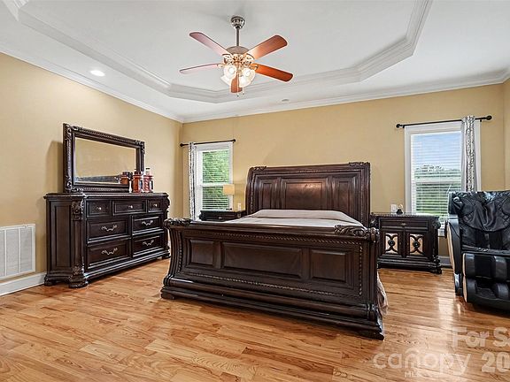 3rd image of 4574 Hunter Rhyne Rd