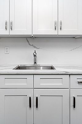 5th image of 246 W 48th St #4A