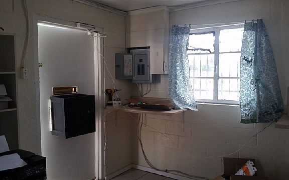 5th image of 381 W Main St